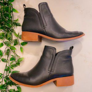 Forever 21 Black and Tan Leather Ankle Booties 7.5